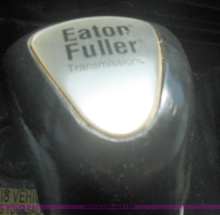 image for item 2319 1985 International S2375 service truck