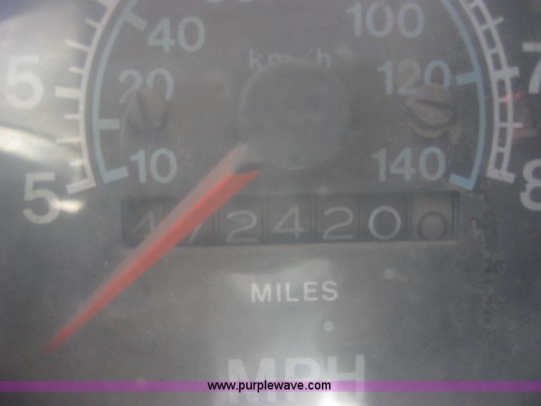 image for item 2319 1985 International S2375 service truck