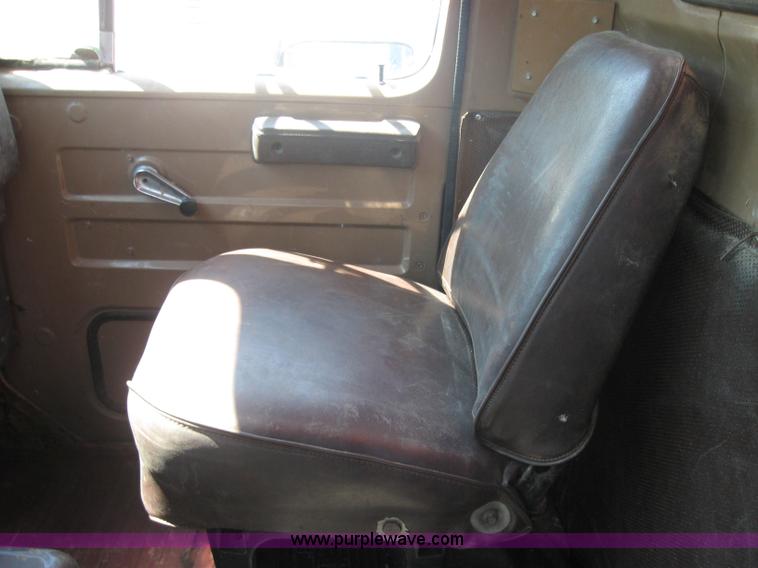 image for item 2319 1985 International S2375 service truck