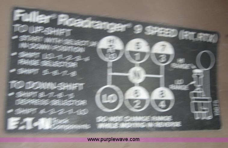 image for item 2319 1985 International S2375 service truck