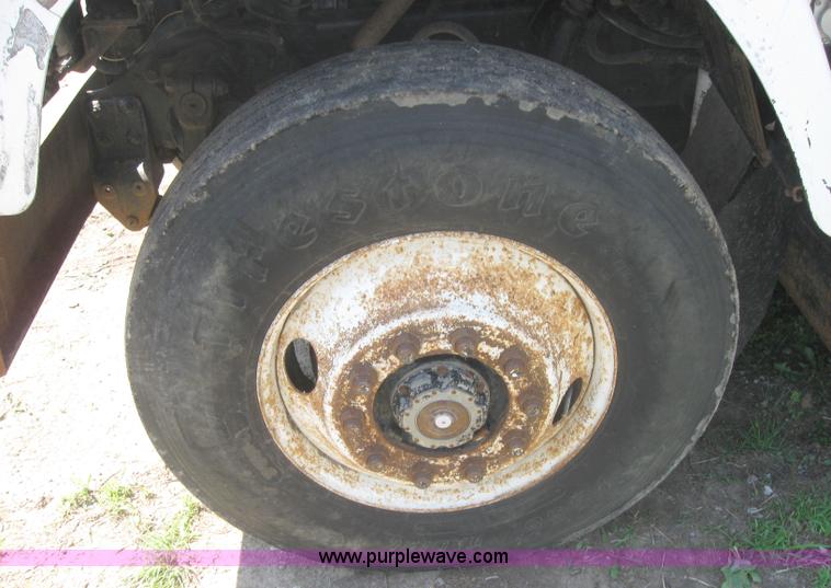 image for item 2319 1985 International S2375 service truck