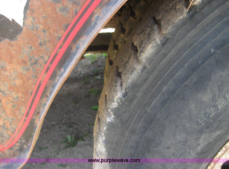 image for item 2319 1985 International S2375 service truck