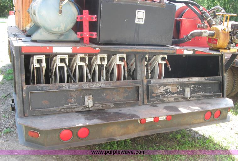 image for item 2319 1985 International S2375 service truck