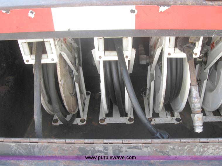 image for item 2319 1985 International S2375 service truck