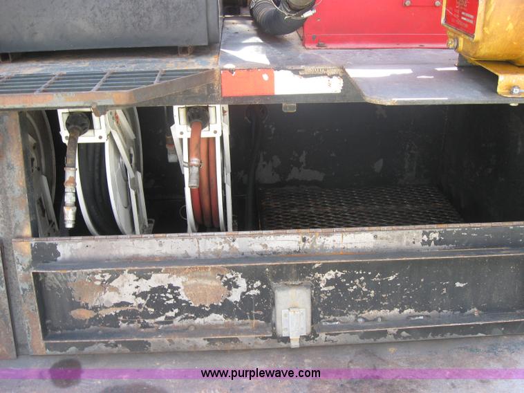 image for item 2319 1985 International S2375 service truck