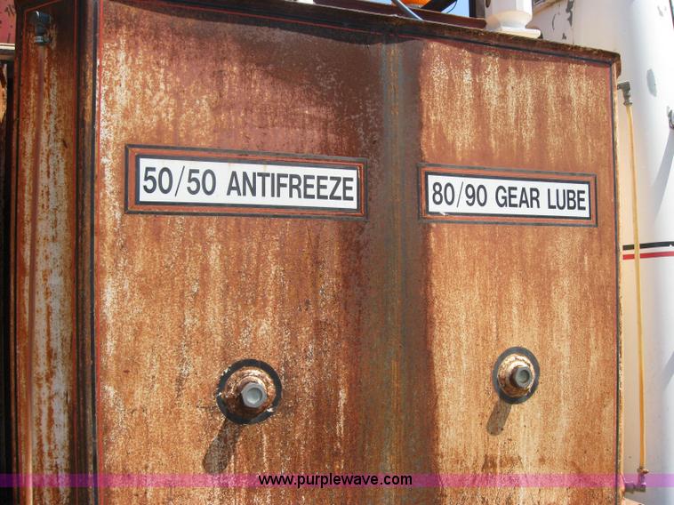 image for item 2319 1985 International S2375 service truck