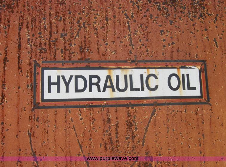 image for item 2319 1985 International S2375 service truck