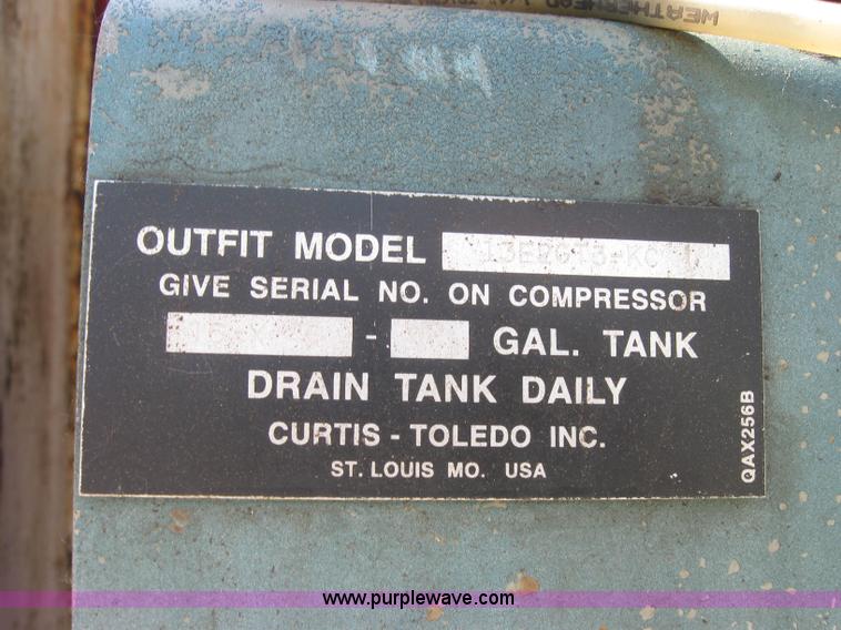 image for item 2319 1985 International S2375 service truck