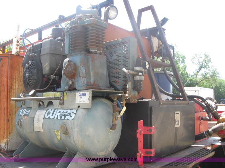 image for item 2319 1985 International S2375 service truck