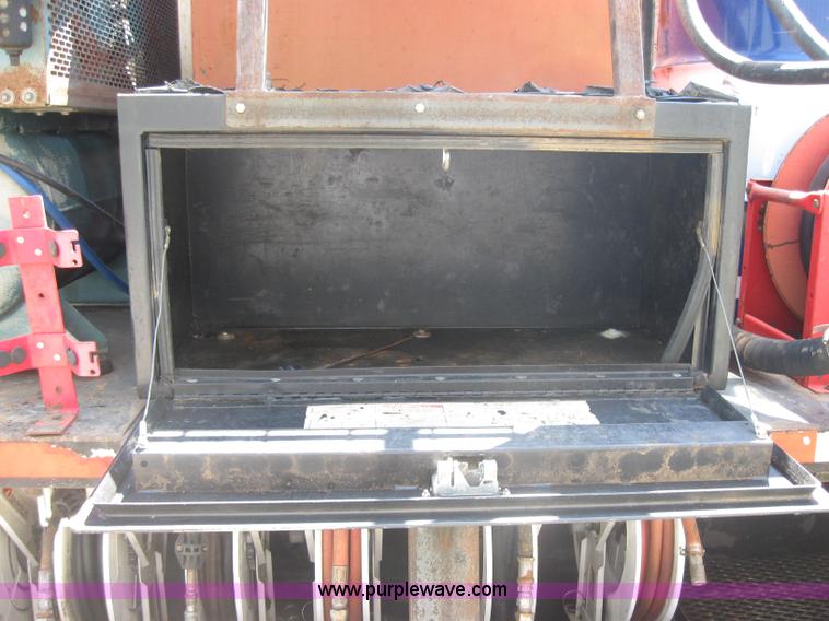 image for item 2319 1985 International S2375 service truck