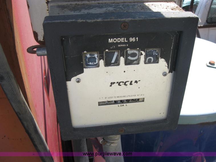 image for item 2319 1985 International S2375 service truck