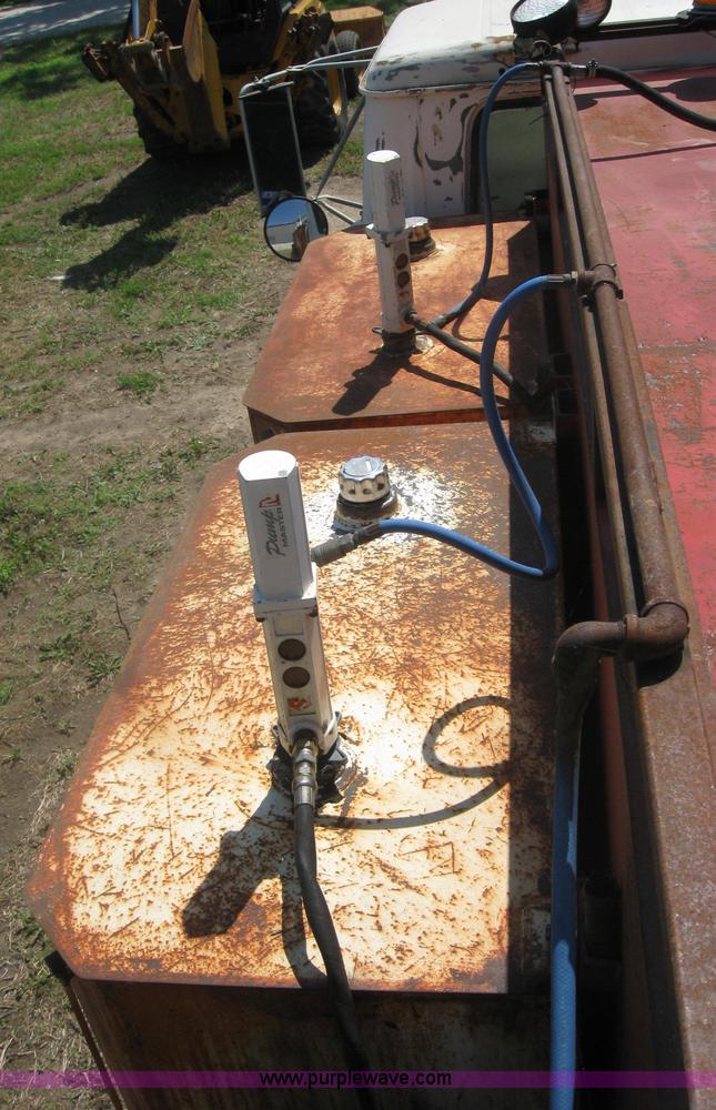 image for item 2319 1985 International S2375 service truck