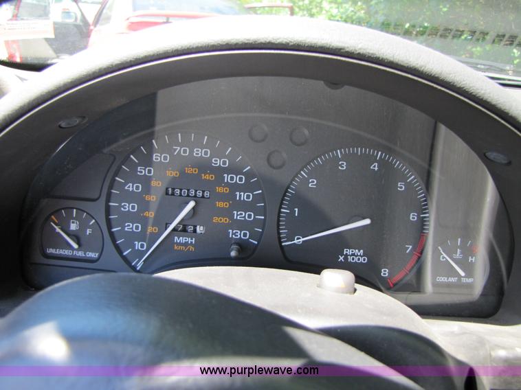 image for item 3360 1997 Saturn SL2