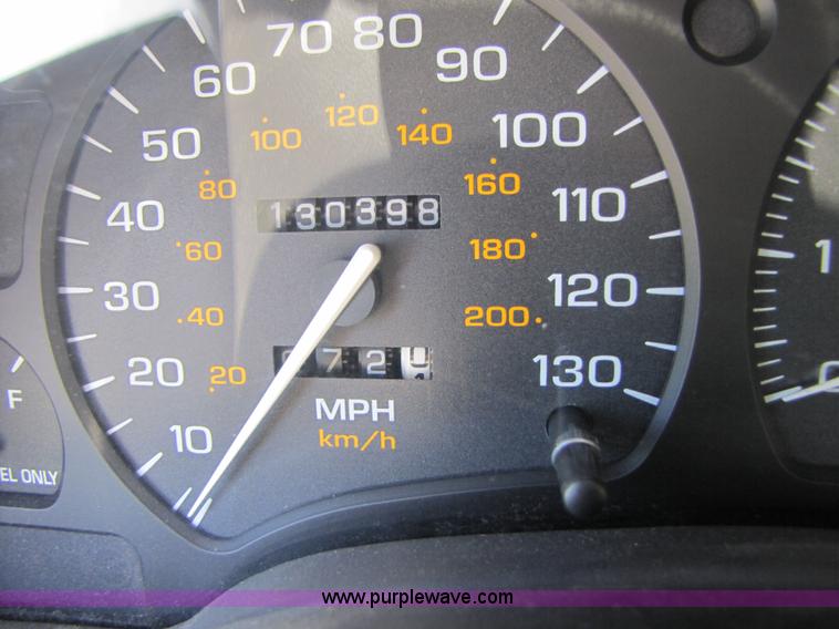 image for item 3360 1997 Saturn SL2