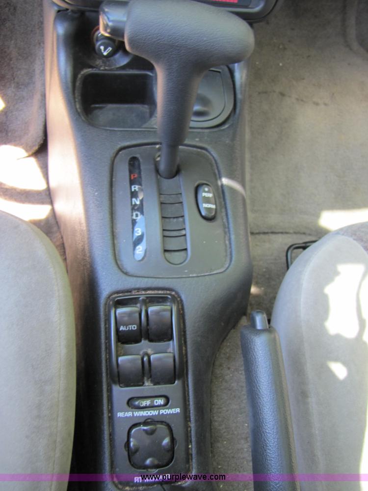 image for item 3360 1997 Saturn SL2