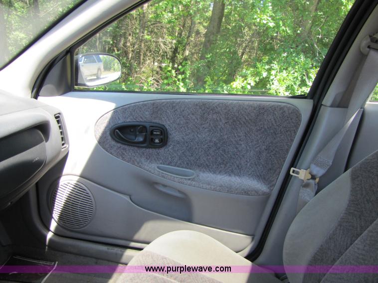 image for item 3360 1997 Saturn SL2