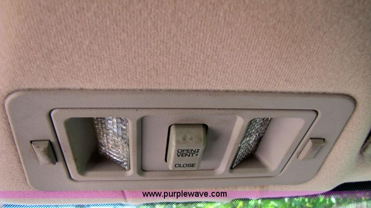 image for item 3360 1997 Saturn SL2