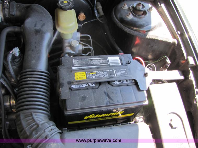 image for item 3360 1997 Saturn SL2