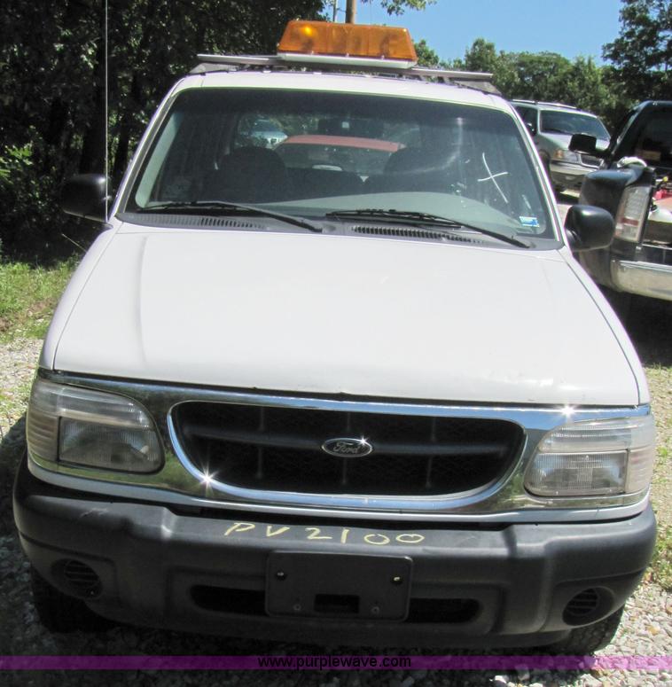 image for item 3361 2000 Ford Explorer XL