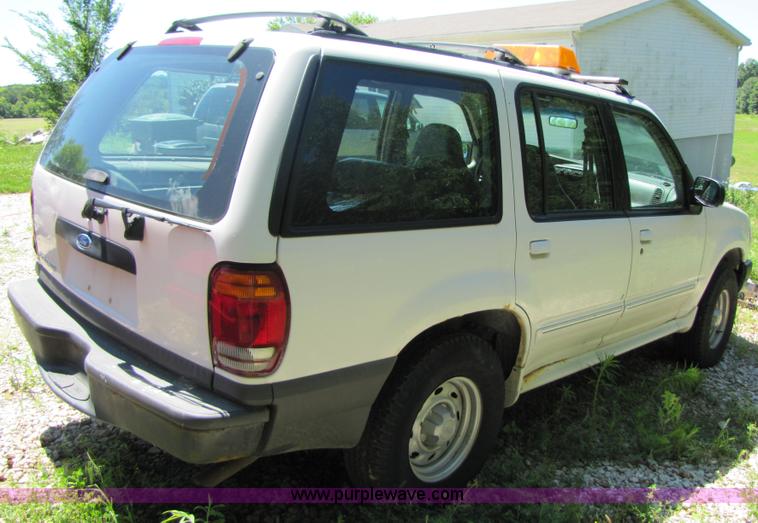 image for item 3361 2000 Ford Explorer XL