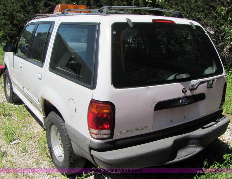 image for item 3361 2000 Ford Explorer XL