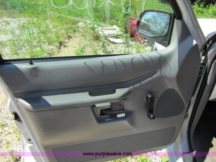 image for item 3361 2000 Ford Explorer XL