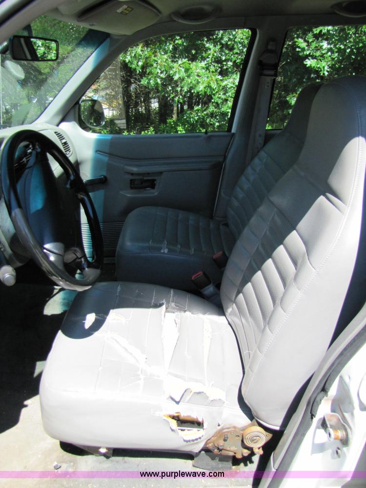 image for item 3361 2000 Ford Explorer XL