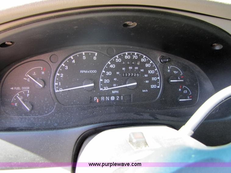 image for item 3361 2000 Ford Explorer XL