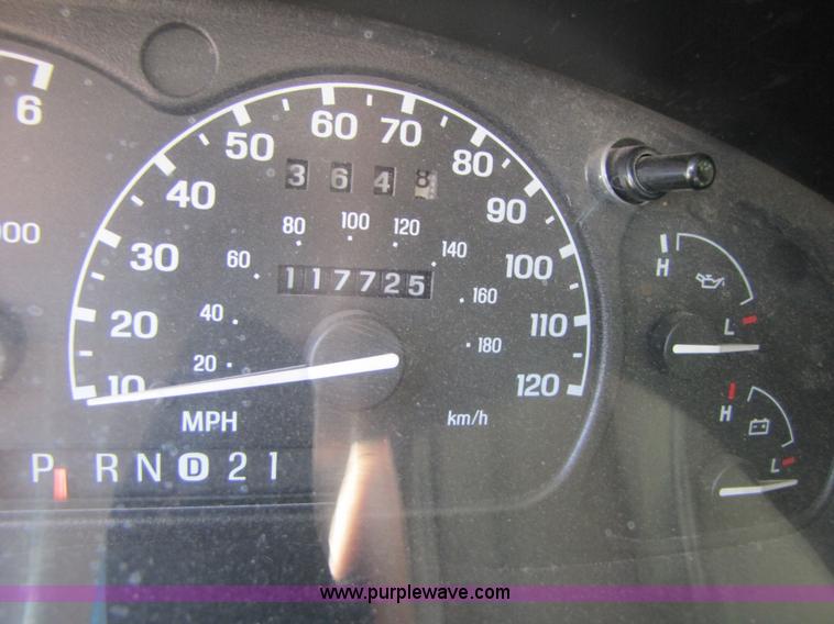 image for item 3361 2000 Ford Explorer XL