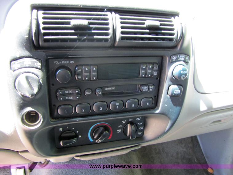 image for item 3361 2000 Ford Explorer XL