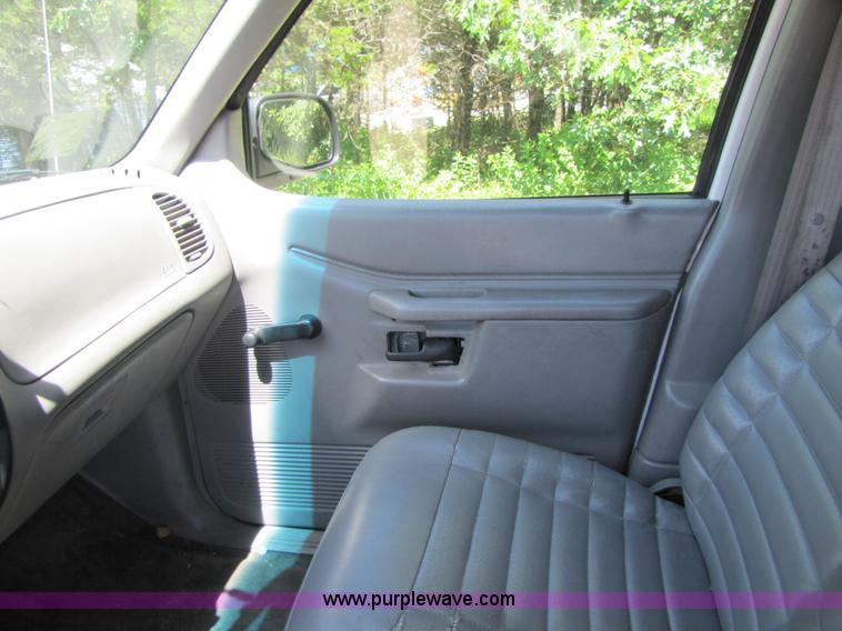 image for item 3361 2000 Ford Explorer XL