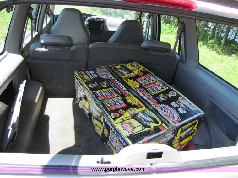 image for item 3361 2000 Ford Explorer XL