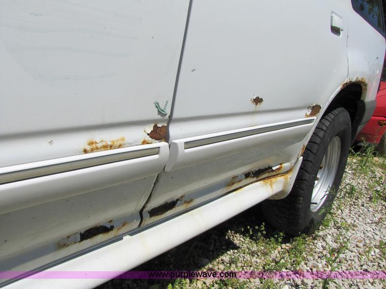 image for item 3361 2000 Ford Explorer XL