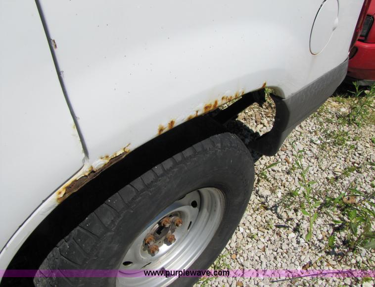 image for item 3361 2000 Ford Explorer XL