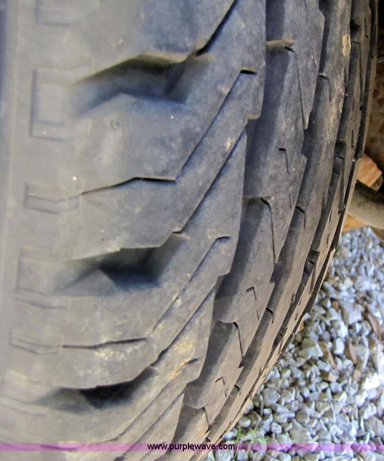 image for item 3361 2000 Ford Explorer XL