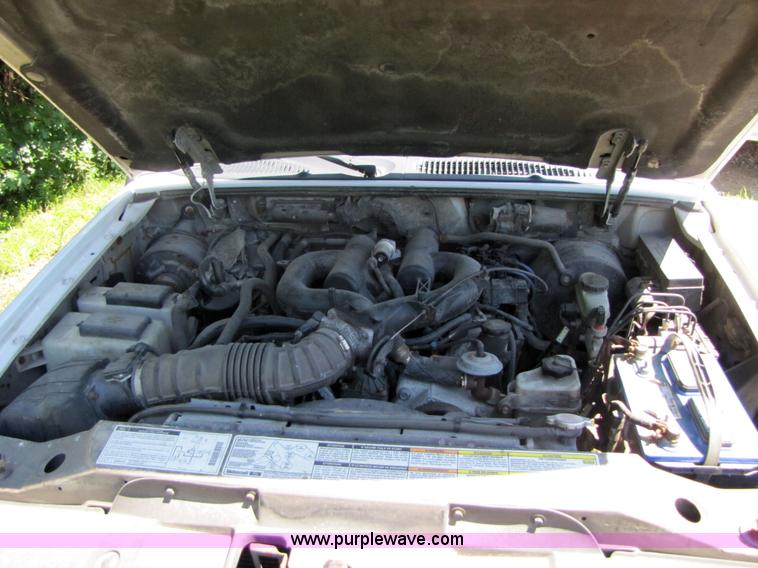 image for item 3361 2000 Ford Explorer XL