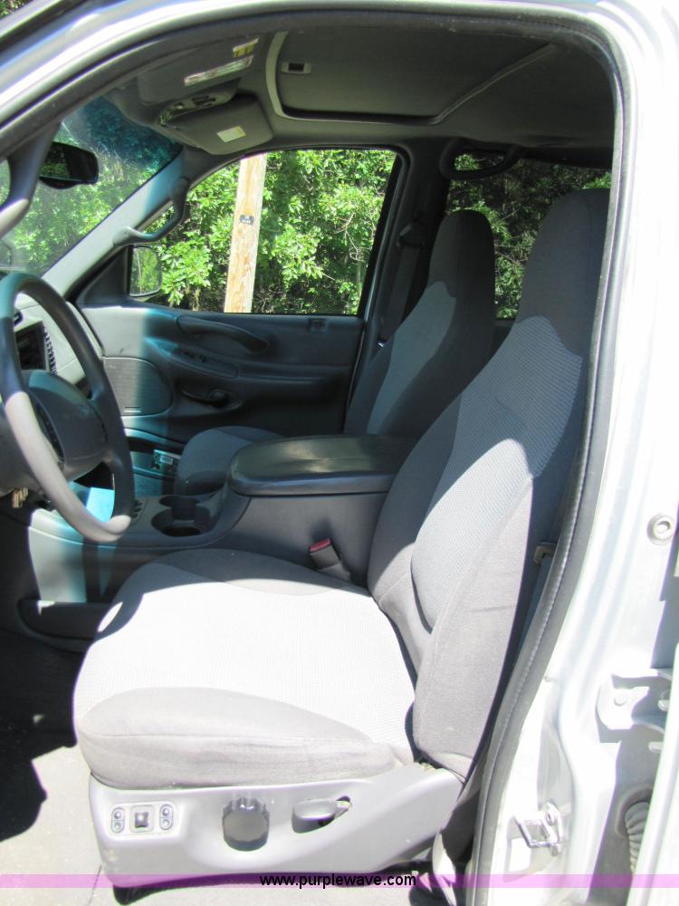 image for item 3362 2001 Ford Expedition XLT