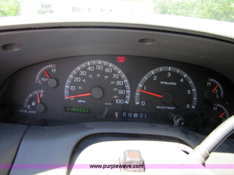 image for item 3362 2001 Ford Expedition XLT