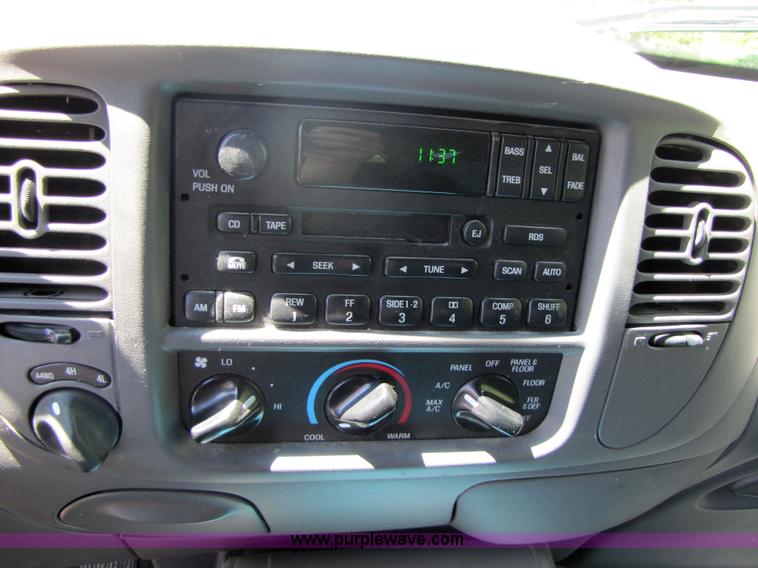 image for item 3362 2001 Ford Expedition XLT