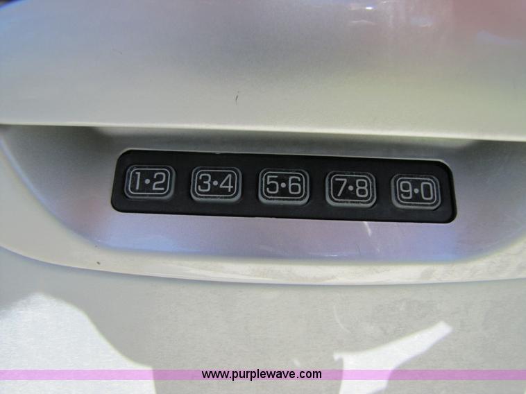 image for item 3362 2001 Ford Expedition XLT