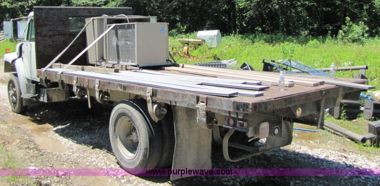 image for item 3363 1986 International S1754 flatbed truck