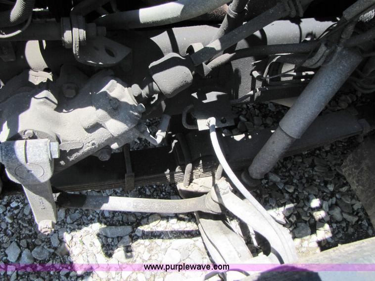 image for item 3363 1986 International S1754 flatbed truck