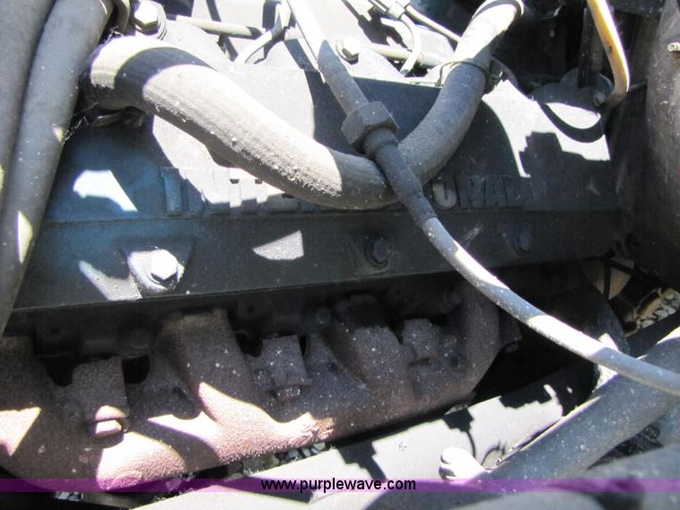 image for item 3363 1986 International S1754 flatbed truck