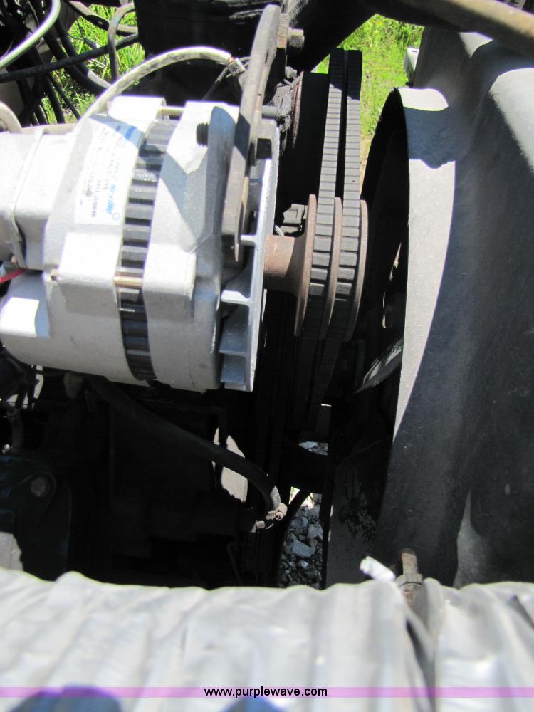 image for item 3363 1986 International S1754 flatbed truck