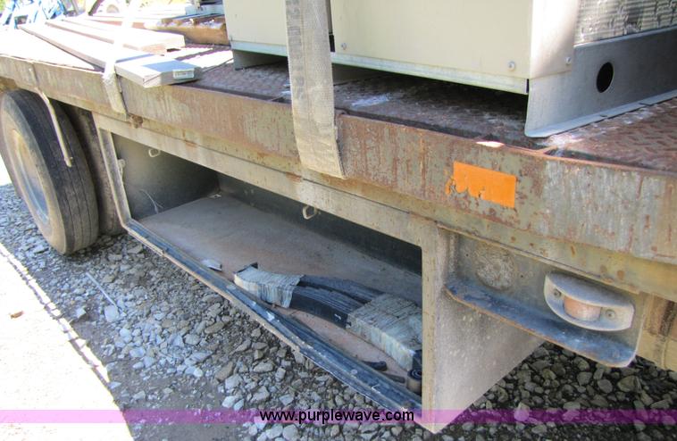 image for item 3363 1986 International S1754 flatbed truck