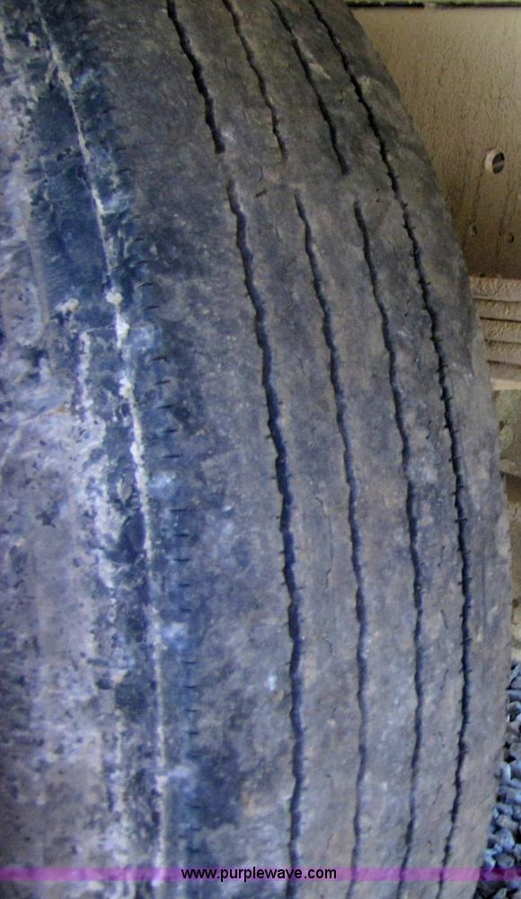 image for item 3363 1986 International S1754 flatbed truck