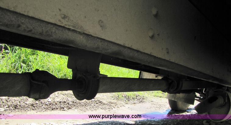 image for item 3363 1986 International S1754 flatbed truck