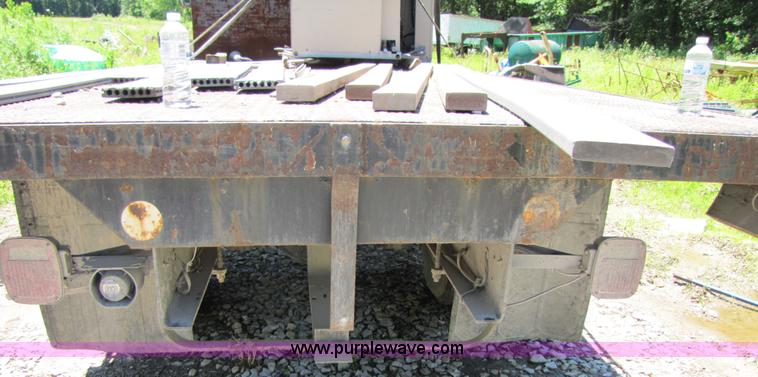 image for item 3363 1986 International S1754 flatbed truck