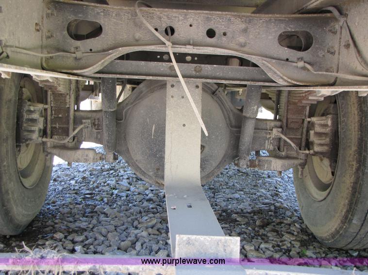 image for item 3363 1986 International S1754 flatbed truck