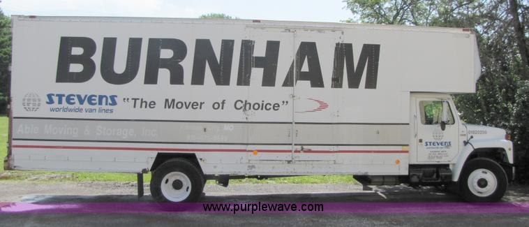 image for item 3375 1987 International Series 1954 26' ban box truck